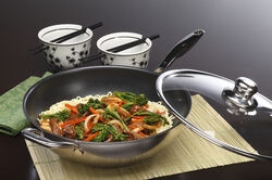 Wok + kansi Nonstick Clad 32 cm