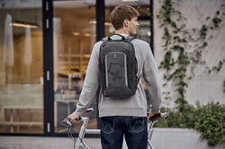 Touring 2.0 Commuter reppu musta