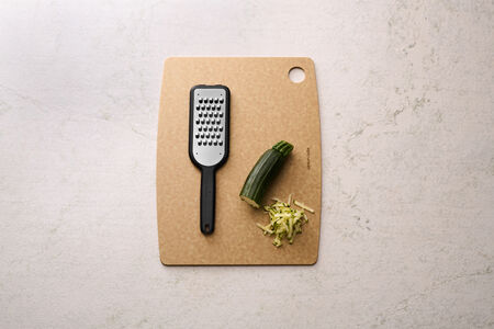 Raastin teräsuojalla karkea musta