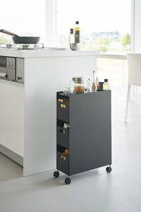 Tower laatikosto pyörillä musta