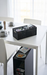 Tower laatikosto pyörillä musta