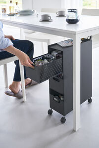 Tower laatikosto pyörillä musta