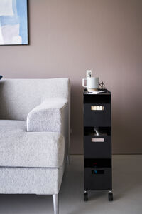 Tower laatikosto pyörillä musta