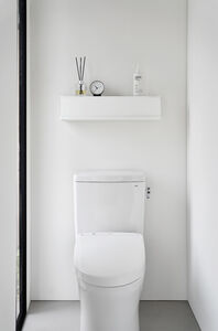 Tower seinähylly valkoinen