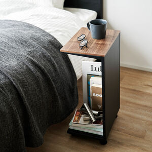 Tower sivupöytä pyörillä musta