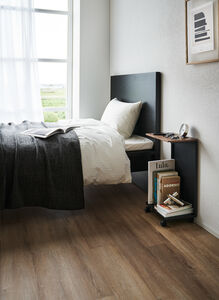 Tower sivupöytä pyörillä musta