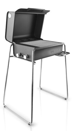 Terassigrillin jalat ja sivupöytä